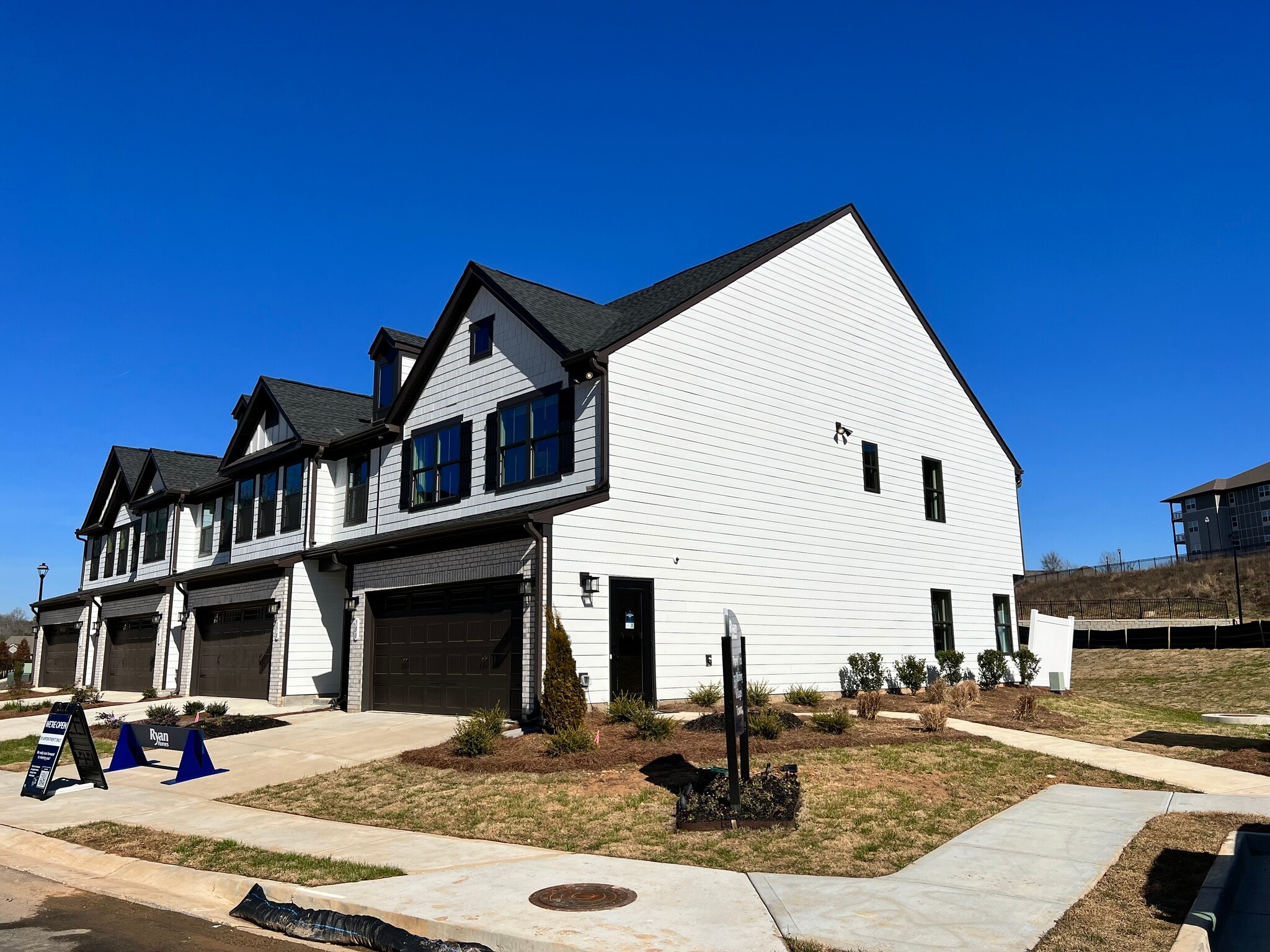 Building Photo - 180 Climbing Ivy Cir
