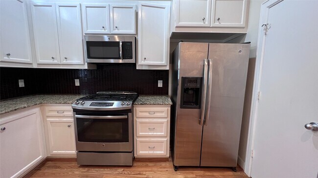Building Photo - 2710 Hullsmith Dr