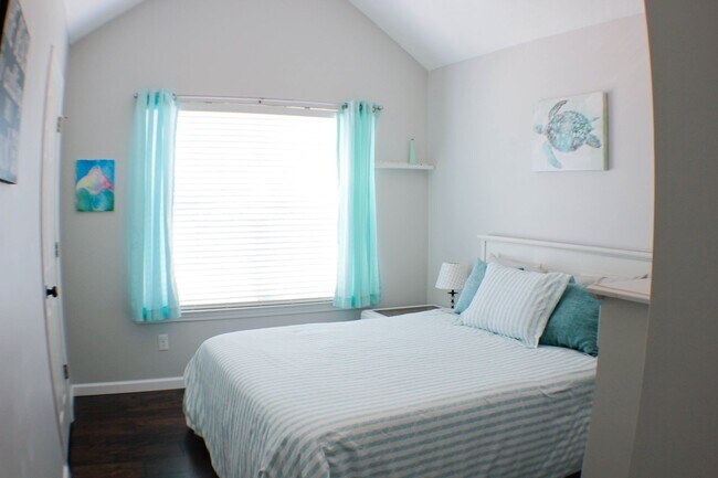 Building Photo - 7 Teakwood Dr