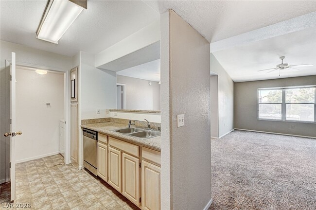 Building Photo - 555 E Silverado Ranch Blvd