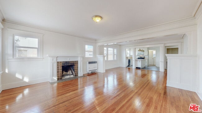 Building Photo - 1436 S Norton Ave