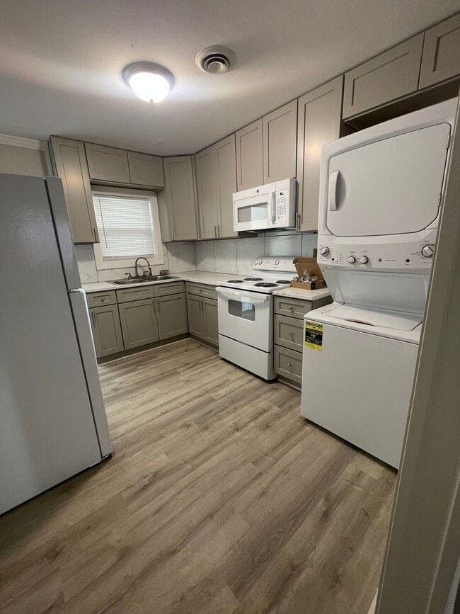 Primary Photo - Modern Charm in Gloverville SC