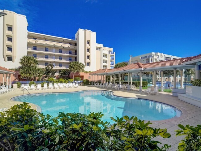 Building Photo - Beautiful Ocean Walk Condo Available April...