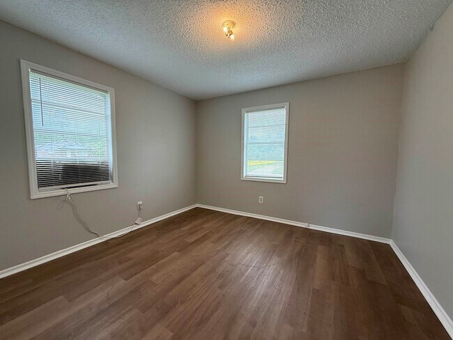 Building Photo - 119 Jelk St