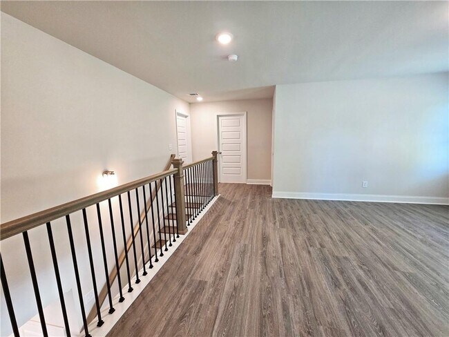 Building Photo - 7325 Yewtree Dr