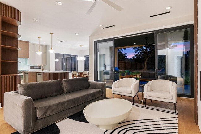 Building Photo - 13701 Montview Dr