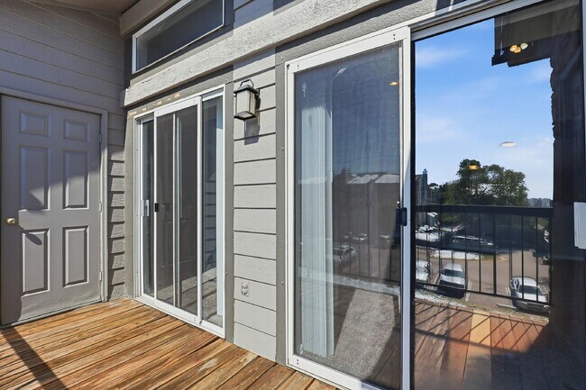 Building Photo - $1,840.95 - 2 bed/1 bath, cozy Denver Condo!