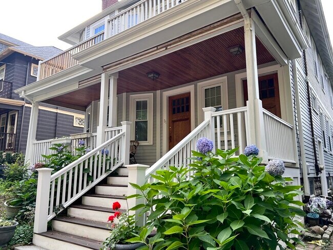 Building Photo - 31 Blakeslee St