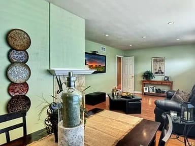 Building Photo - 8431 San Pablo Dr