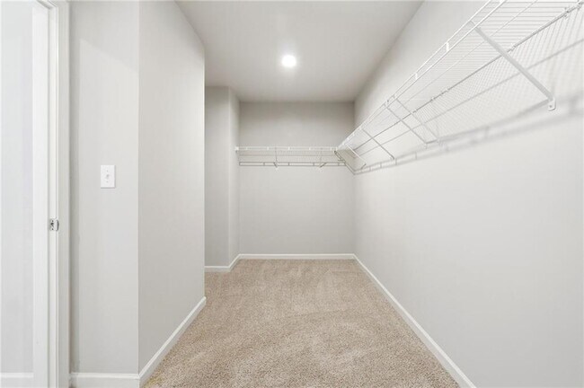 Building Photo - 3132 Hawthorn Farm Blvd