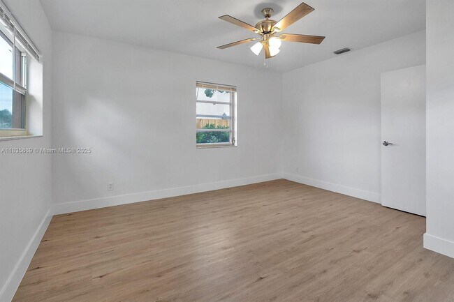 Building Photo - 1751 12th Ct N