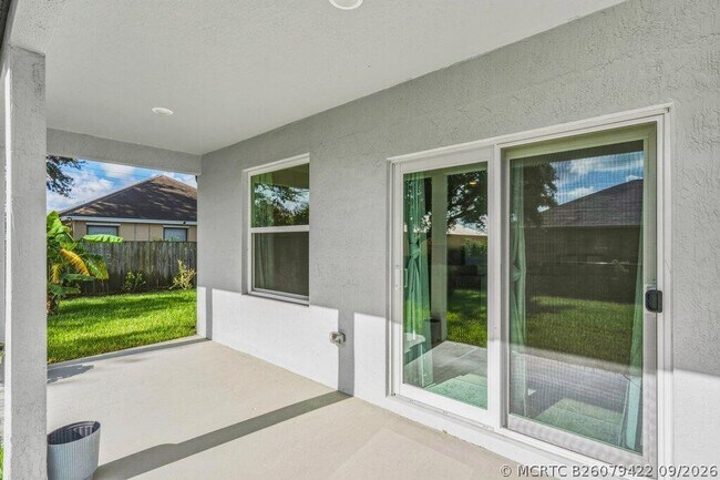Building Photo - 226 SW Milburn Cir