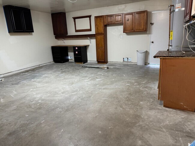 Building Photo - Apple Valley- Four Plex- 2 Bedrooms, 2 Bat...