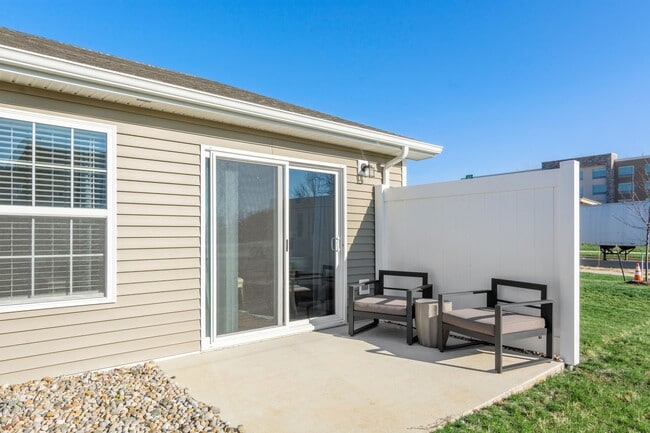 Building Photo - Redwood Pickerington