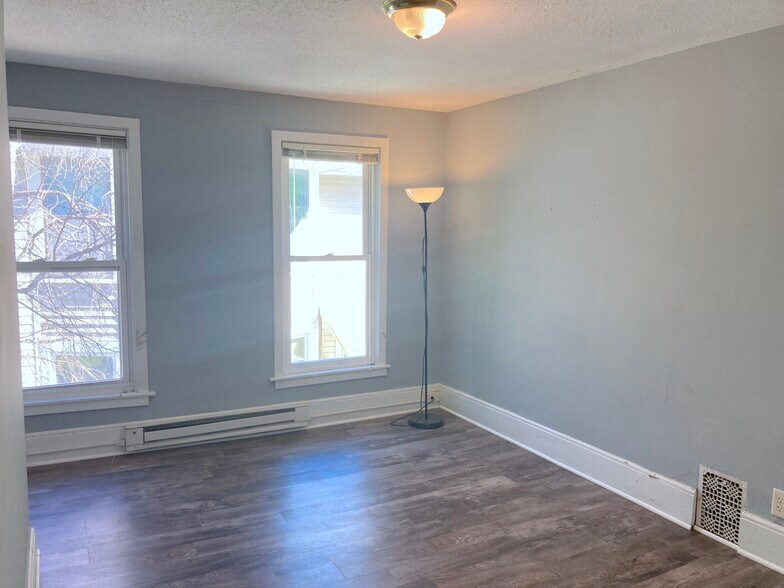 Building Photo - 205 E Sanborn St