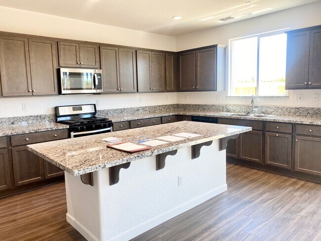 Building Photo - 5 Bedroom In Clovis Unified School District