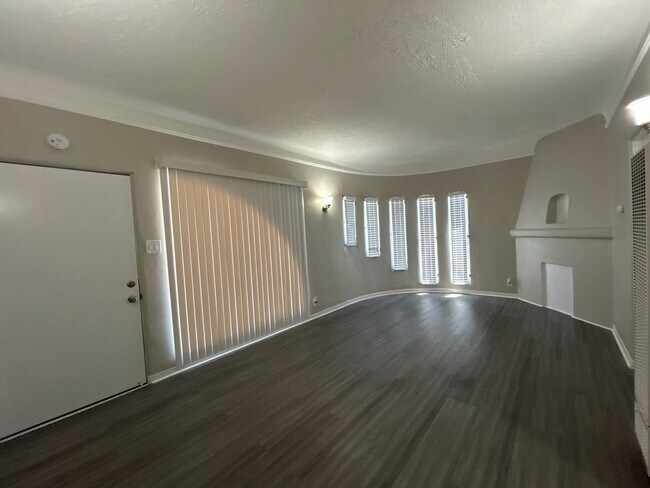 Interior Photo - 335 Junipero Ave