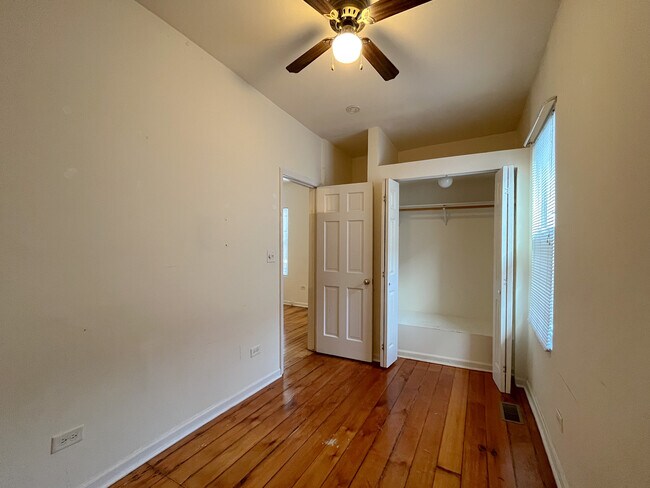 Building Photo - 2442 N Ashland Ave
