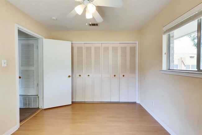 Building Photo - 2609 Richcreek Rd