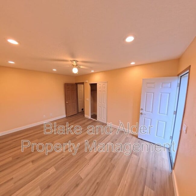 Building Photo - 720 Portland Ave