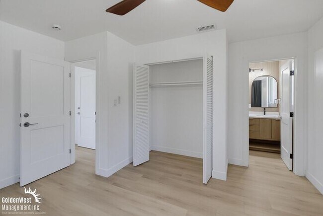 Building Photo - Stylishly Updated 3Bdm 2Ba Main Home in San Diego - MI Special!