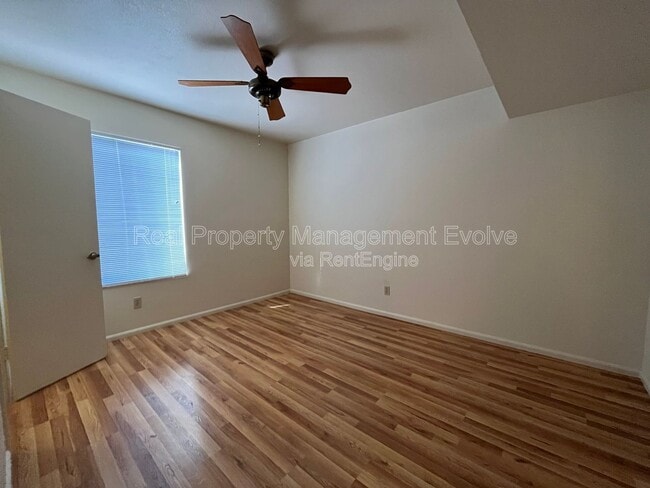 Building Photo - 10610 S 48th St