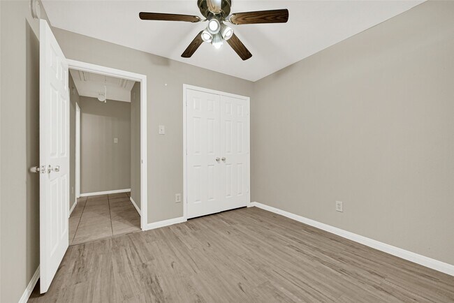 Building Photo - 8123 Solara Bend Ct