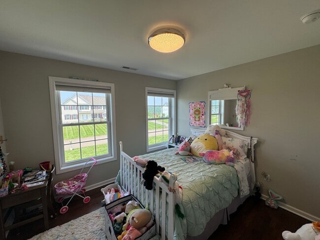 Building Photo - Beautiful 4 Bedroom Colonial