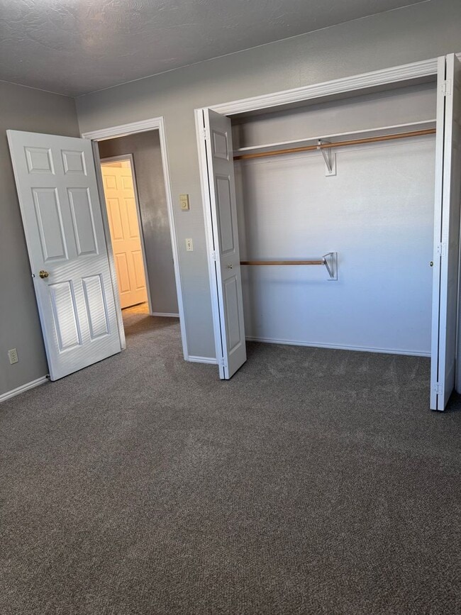 Building Photo - 1870 S Ammon Rd