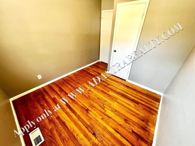 Building Photo - Very Nice 3 bedroom Home in Kansas City, MO-Available in FEBRUARY!!