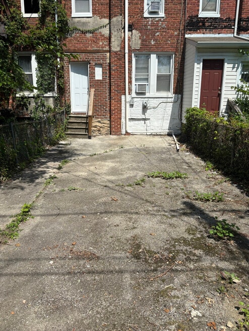 Building Photo - 3013 Ridgewood Ave