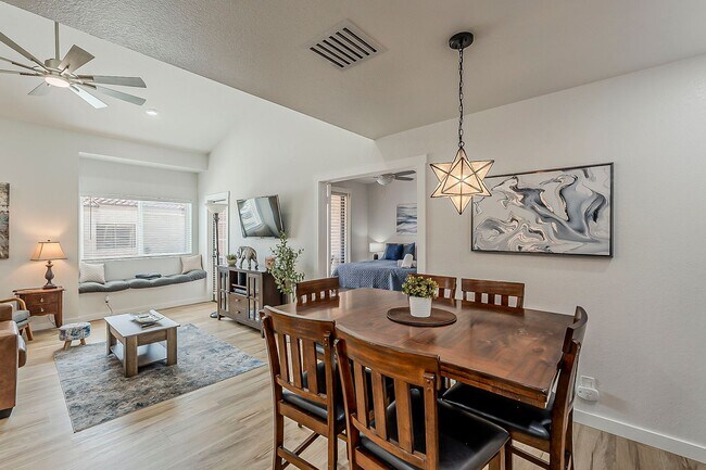 Building Photo - Fully Remodeled 2-Bedroom Condo at the Scottsdale Racquet Club!