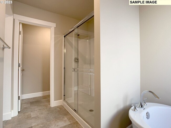 Building Photo - A Must see Hermiston Home!!