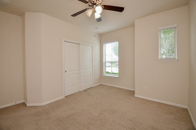 Building Photo - 2227 Leonetti Ln