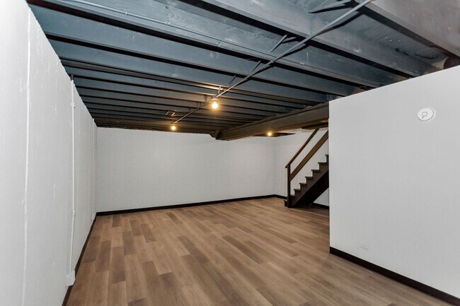 Building Photo - 542 Del Lago Dr