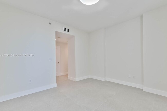 Building Photo - 1050 Brickell Ave