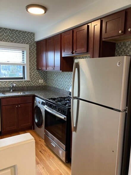 Building Photo - 696 Elm Pl