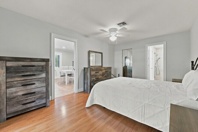 Building Photo - 1651 Palmland Dr