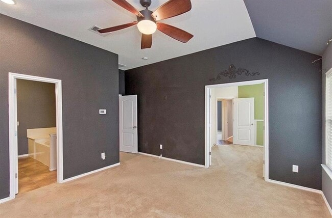 Building Photo - 1052 Hot Spring Valley