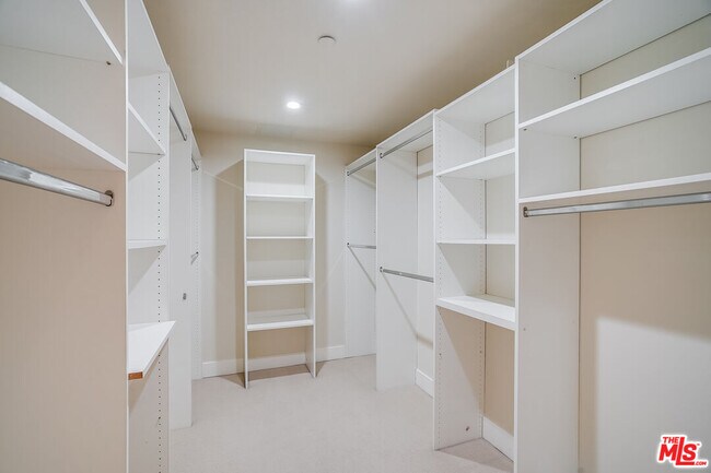 Building Photo - 1517 S Bentley Ave