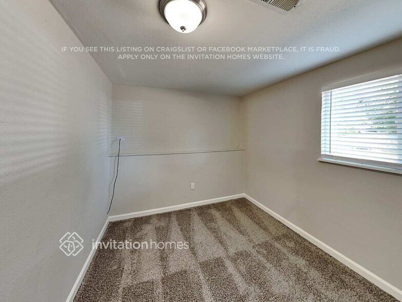 Building Photo - 16265 E Hamilton Pl