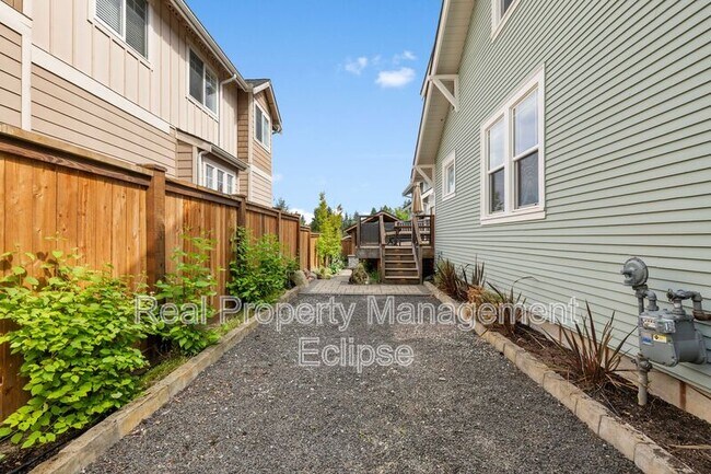 Building Photo - 26616 NE Valley St