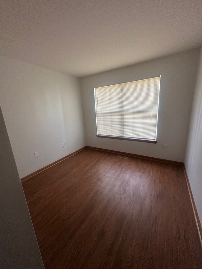 Building Photo - 1942 Heron Ave