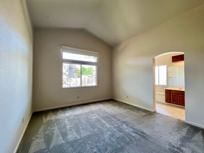 Building Photo - 3 Bedroom, 2 Bathroom Popular North Napa Rancho Las Flores Area