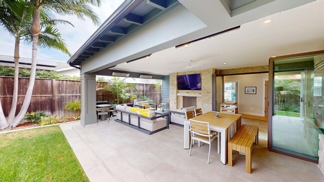 Building Photo - Beautifully Designed Country Club Home Offered July and August 2026