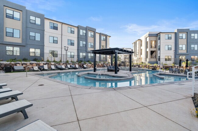 Building Photo - 206 N Chapparell Dr