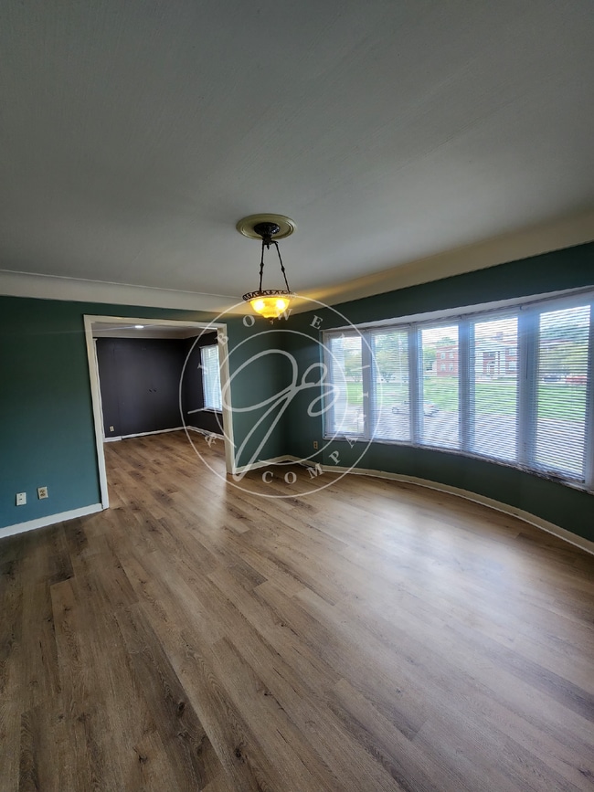 Building Photo - Charming 2-Bed, 2-Bath Condo with many upd...