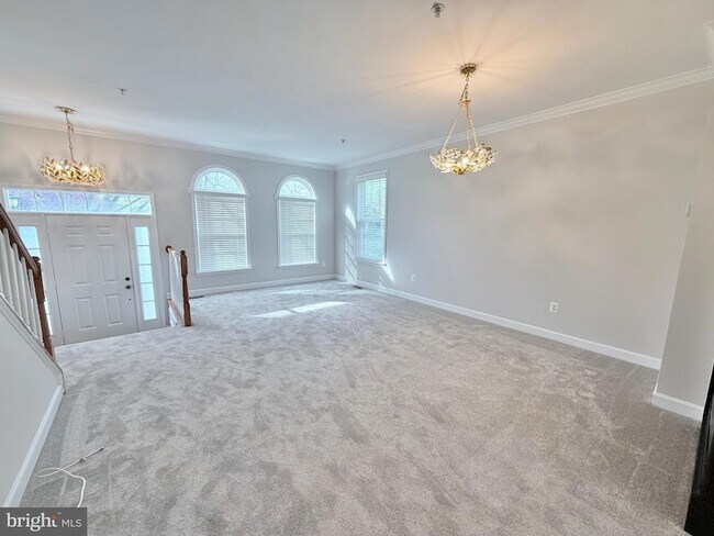 Building Photo - 300 Garden View Square