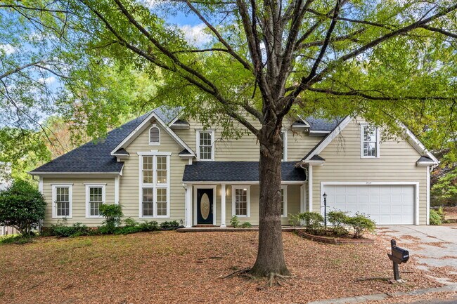 Building Photo - Prime Charlotte Location!