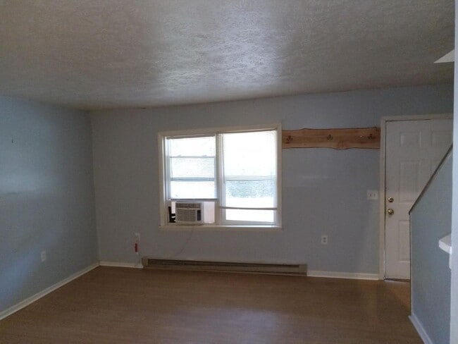 Building Photo - WCU Student 2 Bedroom 2 Bath Townhouse 1 mile from WCU Campus $1200